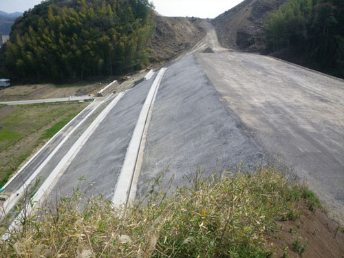 近畿自動車道紀勢線大内谷・津呂塗屋地区改良工事