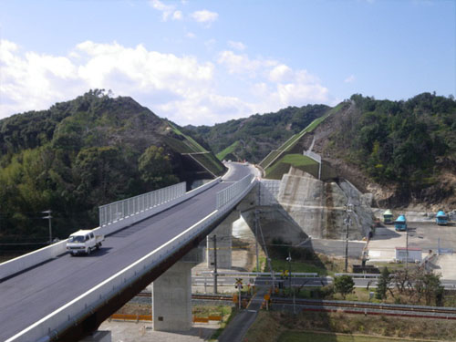 近畿自動車道紀勢線平地区改良工事