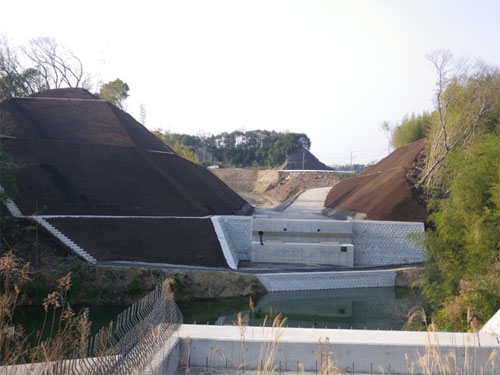 近畿自動車道紀勢線荒堀・峠地区改良工事